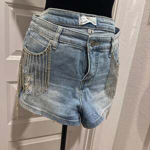 Austin Landing Light Wash Rhinestone Fringe Jean Shorts low rise size 11/30